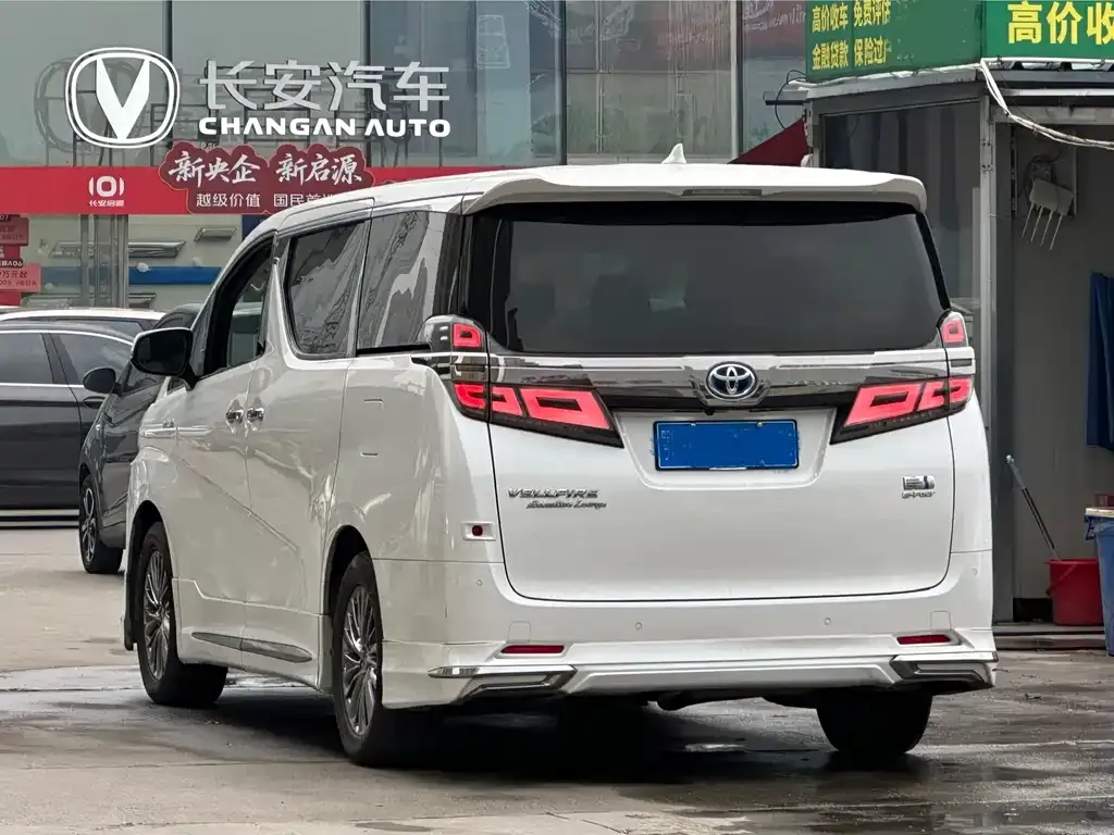 Toyota Vellfire — фото 4