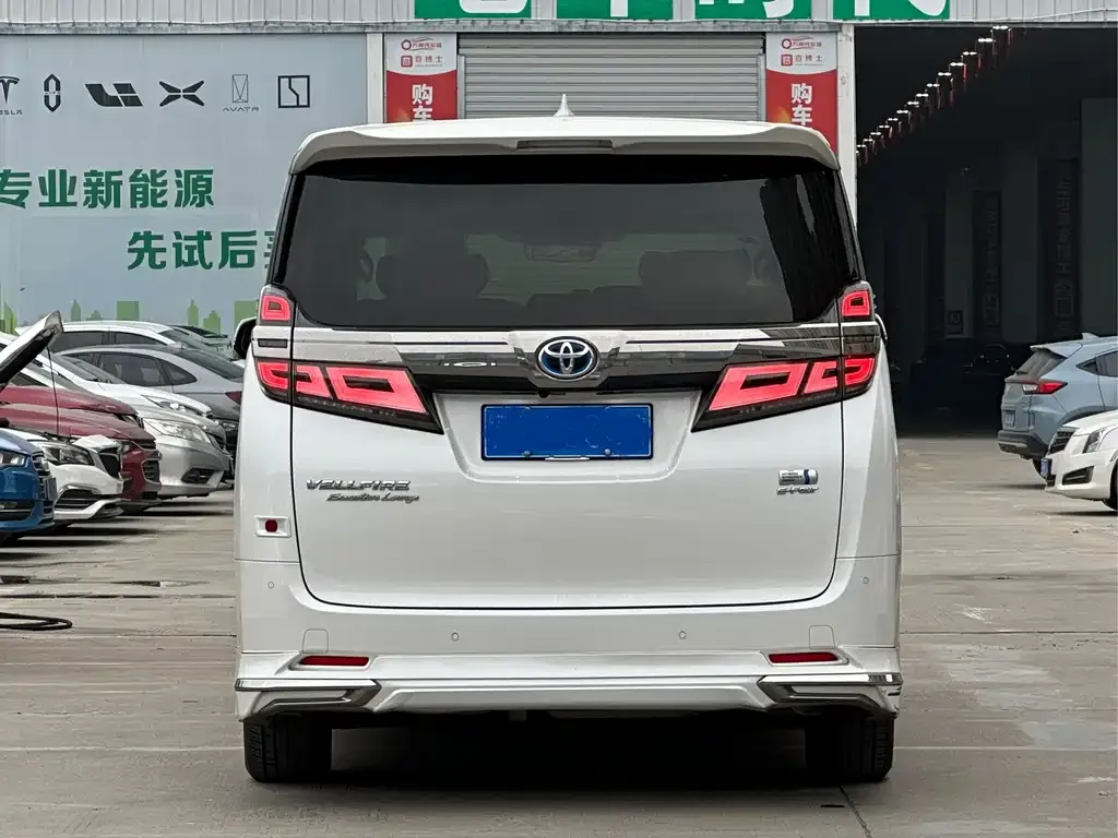 Toyota Vellfire — фото 3