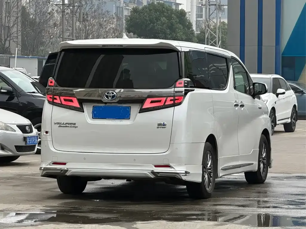 Toyota Vellfire — фото 9