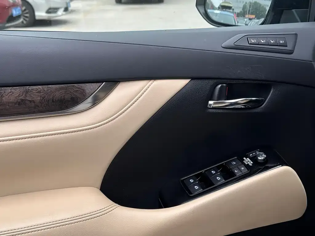 Toyota Vellfire — фото 2