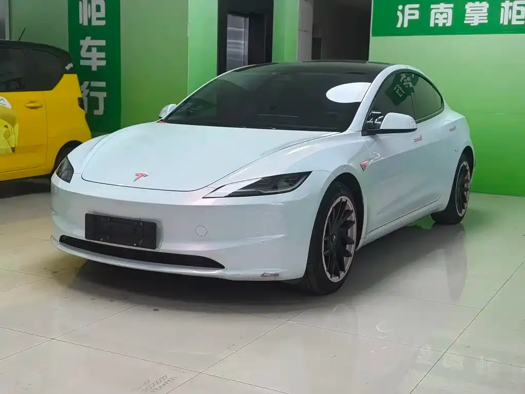 Tesla Model 3 — фото 1