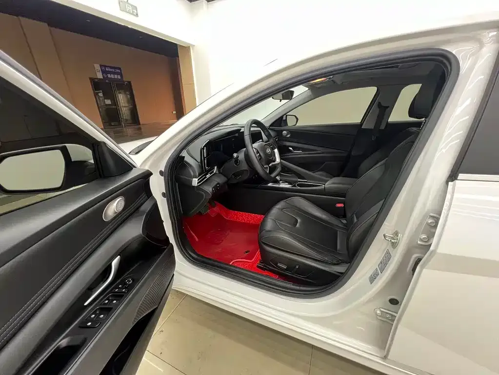 Hyundai Elantra — фото 10