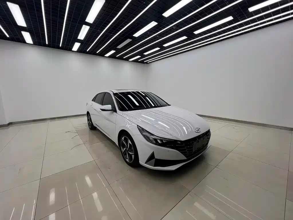 Hyundai Elantra — фото 3