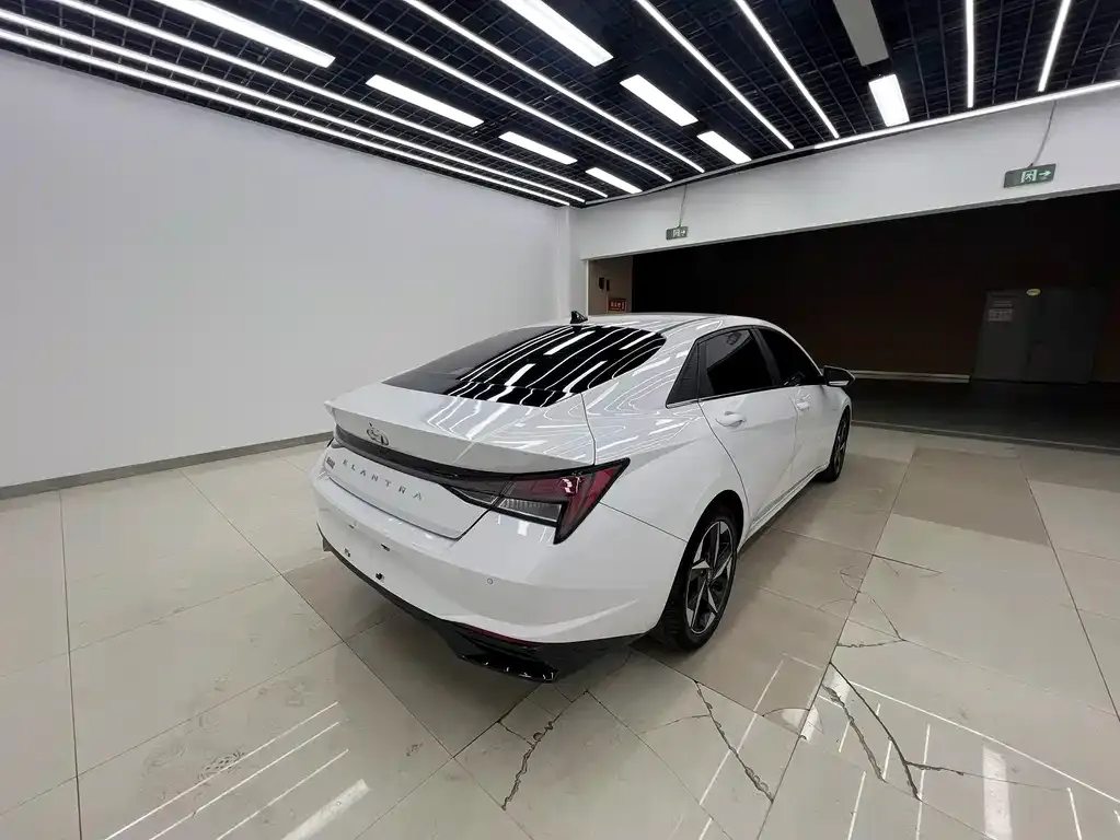 Hyundai Elantra — фото 4