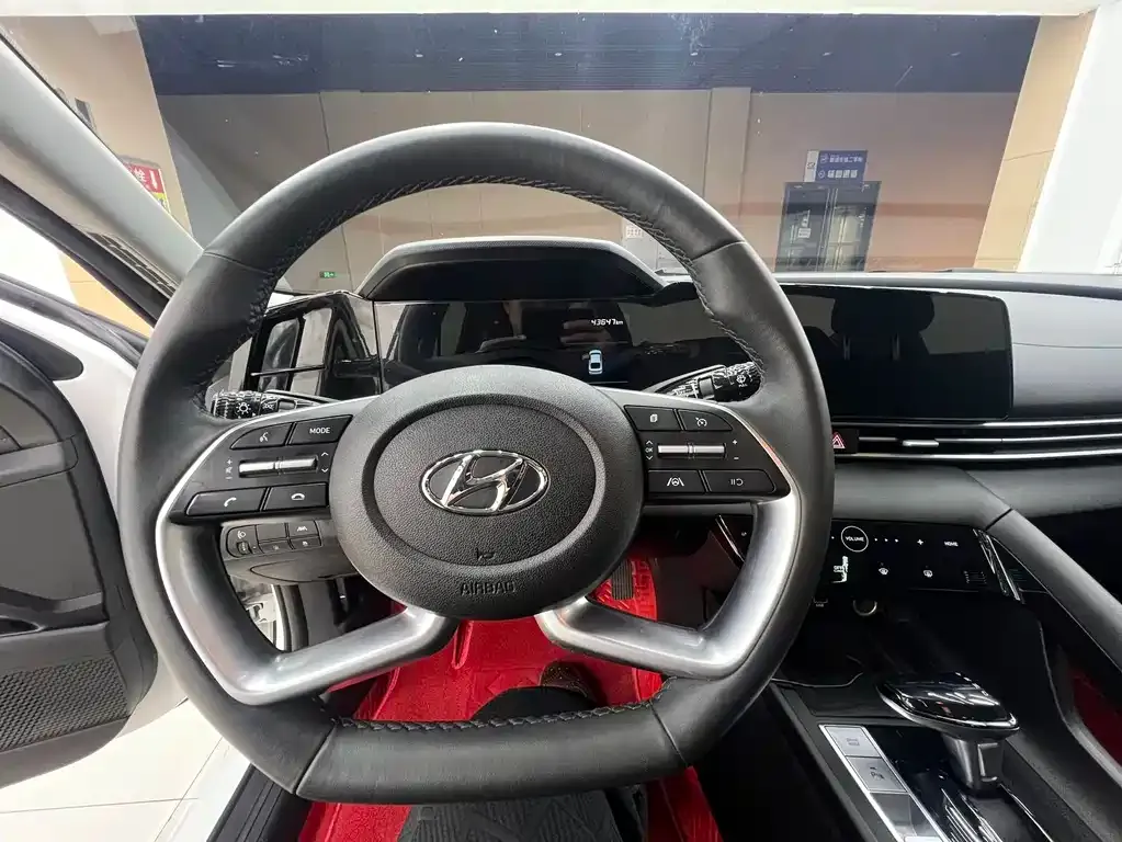 Hyundai Elantra — фото 8