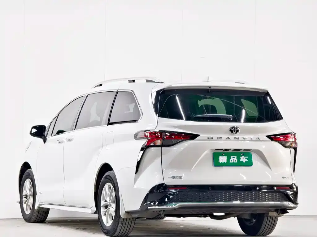 Toyota Granvia — фото 7