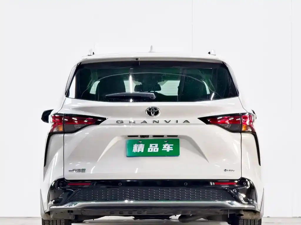Toyota Granvia — фото 2