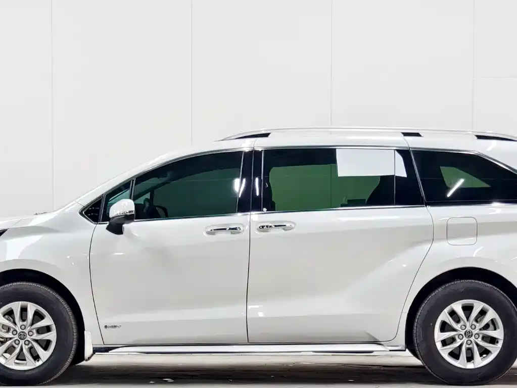 Toyota Granvia — фото 4