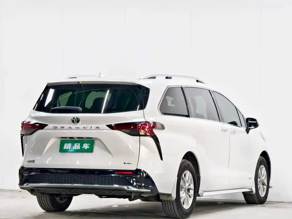 Toyota Granvia — фото 9
