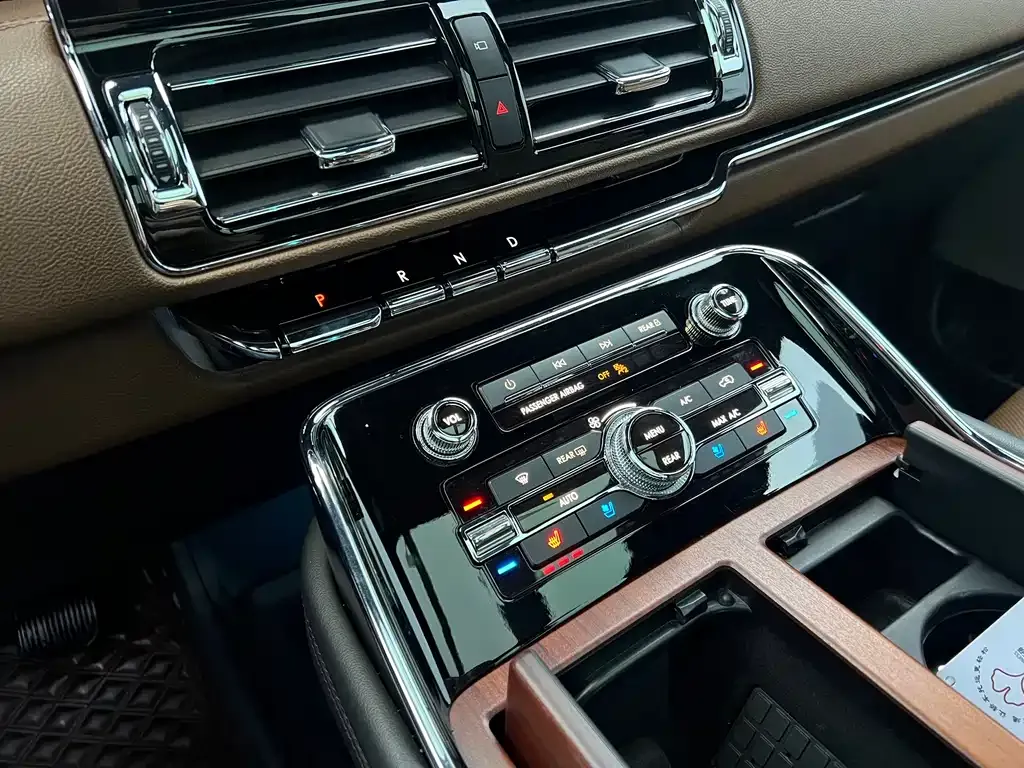 Lincoln Navigator — фото 9