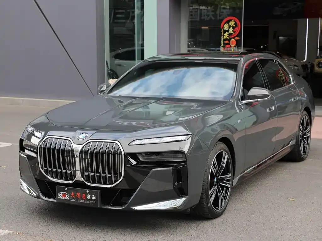 BMW 7 Series — фото 1
