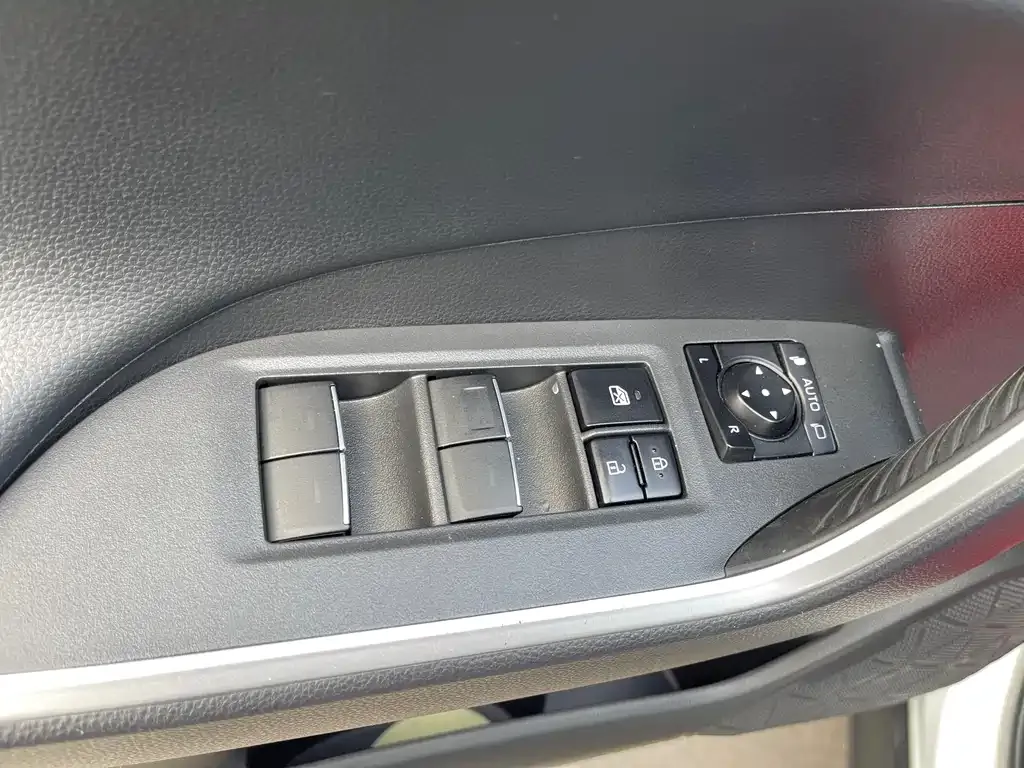 Toyota Wildlander — фото 10