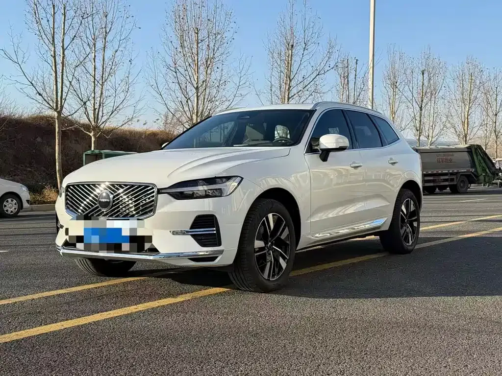 Volvo XC60 — фото 1