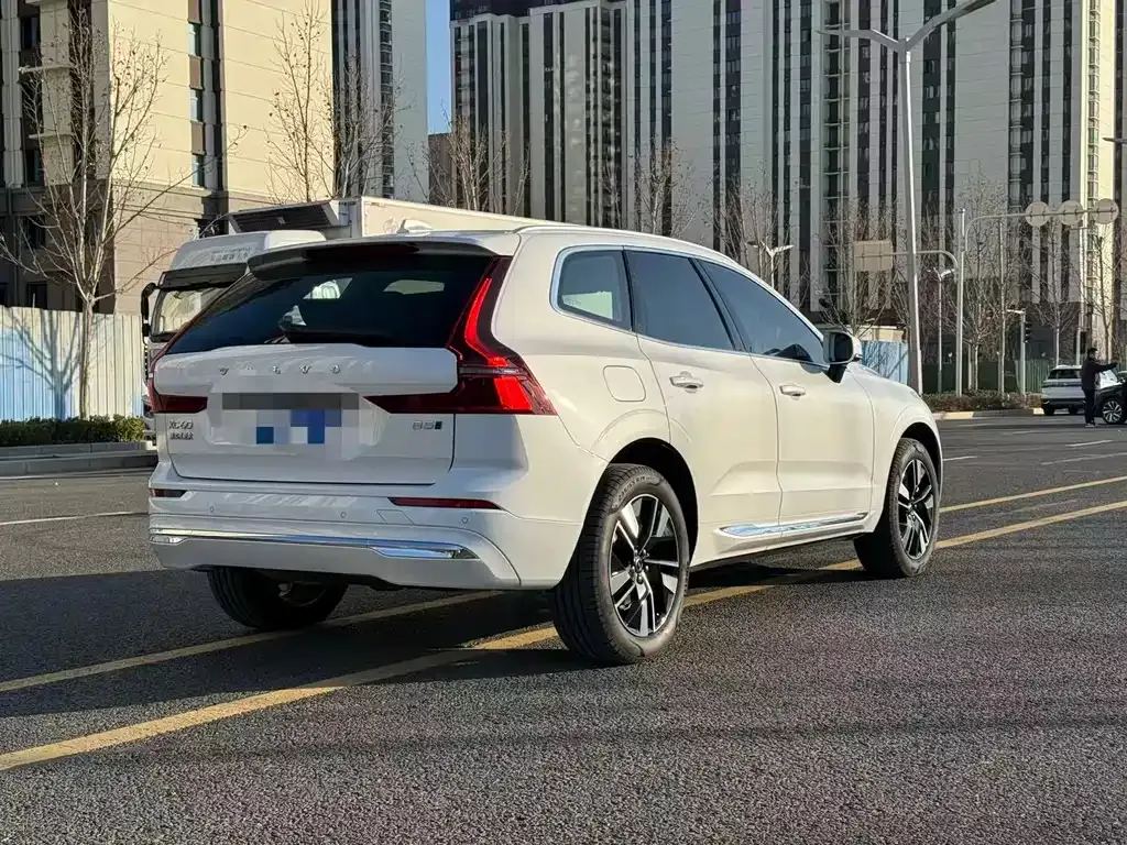 Volvo XC60 — фото 9