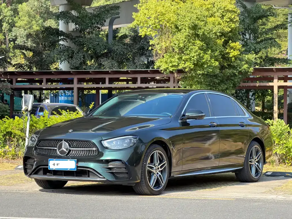 Mercedes-Benz E-Class — фото 1