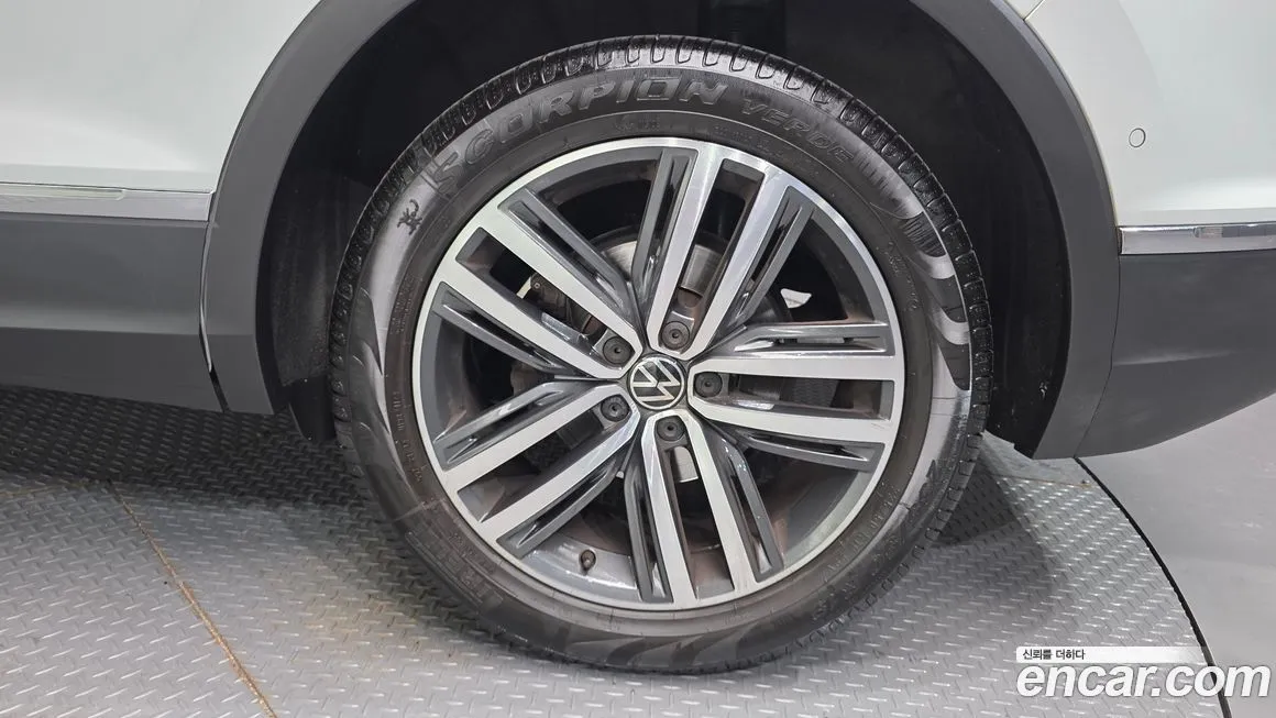 Volkswagen Tiguan — фото 10