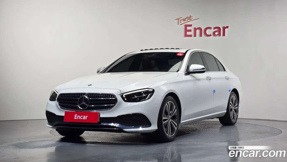 Mercedes-Benz E-Class — фото 1