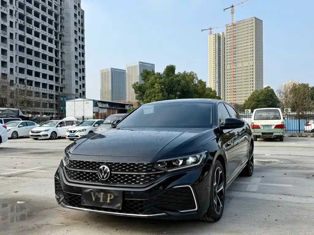 Volkswagen Passat — фото 1