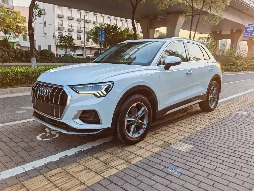 Audi Q3 — фото 1