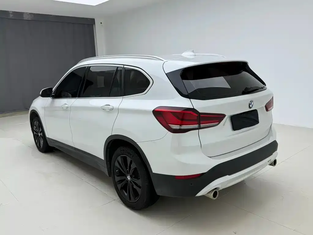 BMW X1 — фото 9