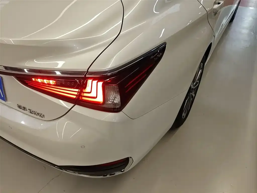 Lexus ES — фото 4