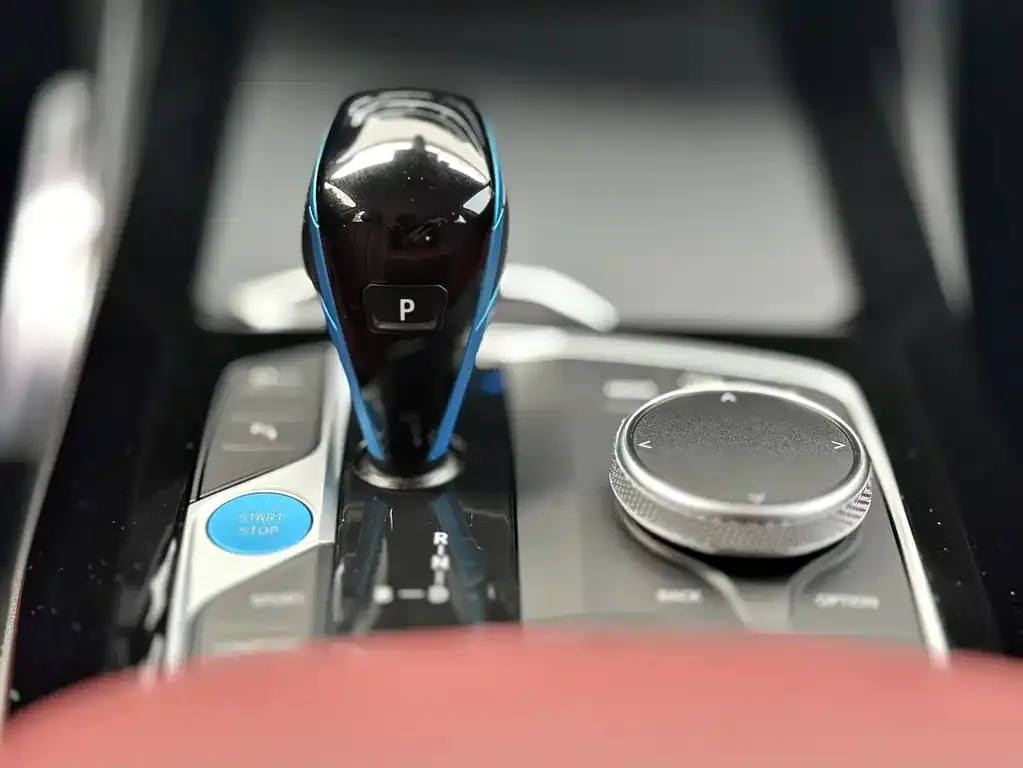 BMW iX3 — фото 5