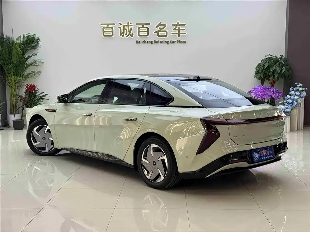 Hongqi EH7 — фото 7