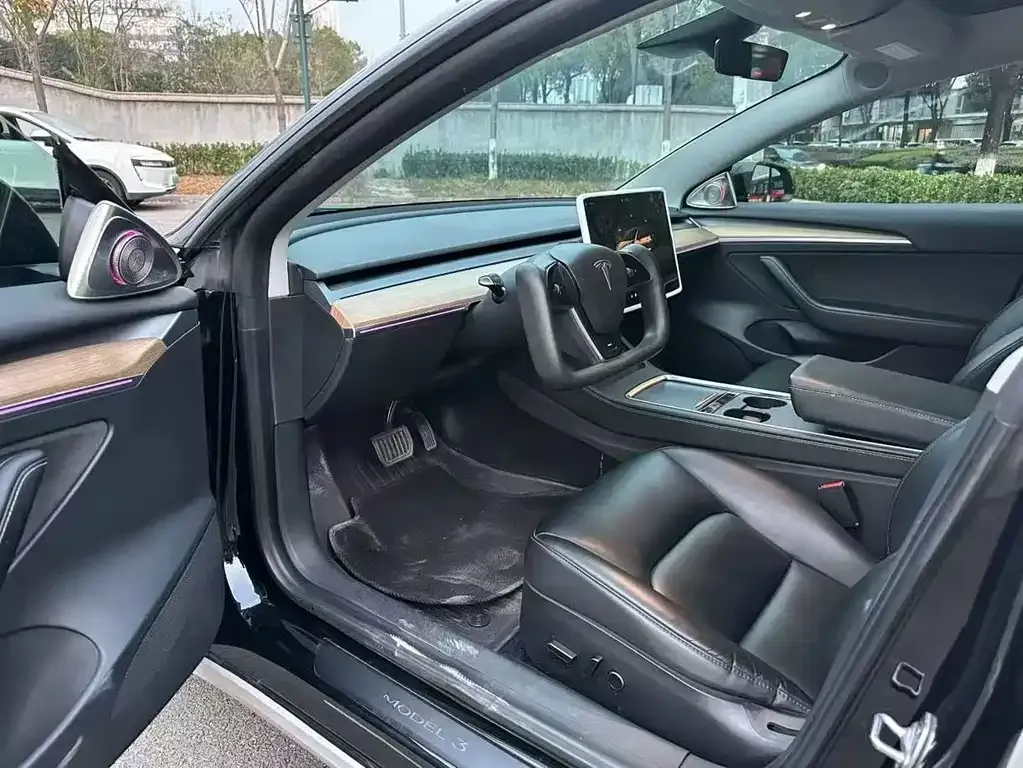 Tesla Model 3 — фото 4