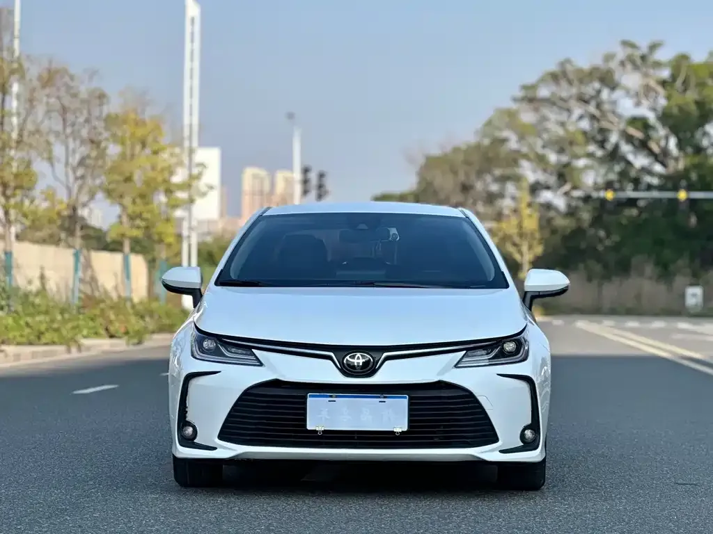 Toyota Corolla — фото 2