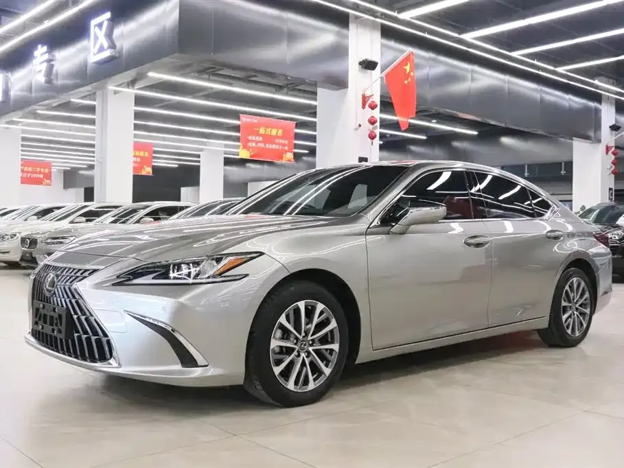 Lexus ES — фото 1