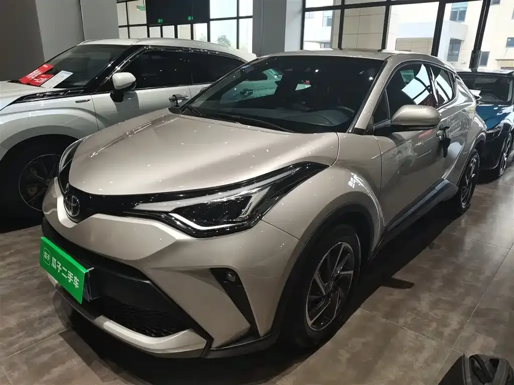 Toyota C-HR — фото 1
