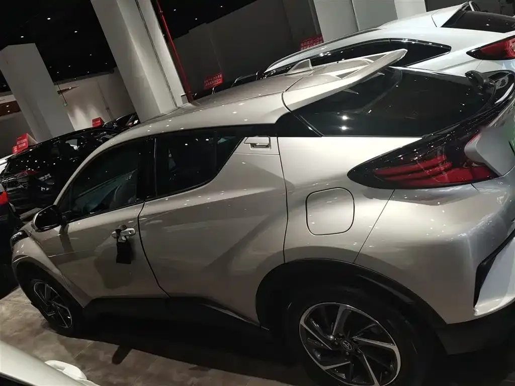 Toyota C-HR — фото 9