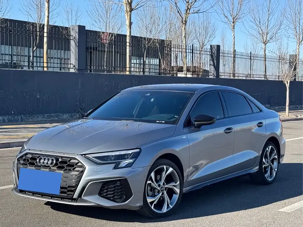 Audi A3 — фото 1