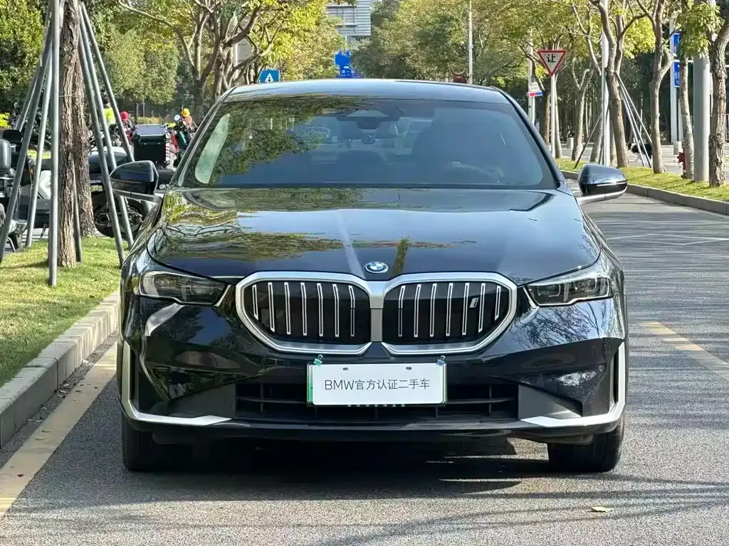 BMW i5 — фото 5