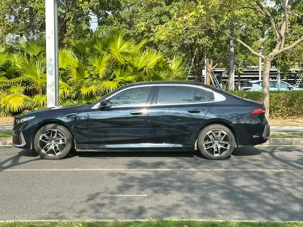 BMW i5 — фото 10
