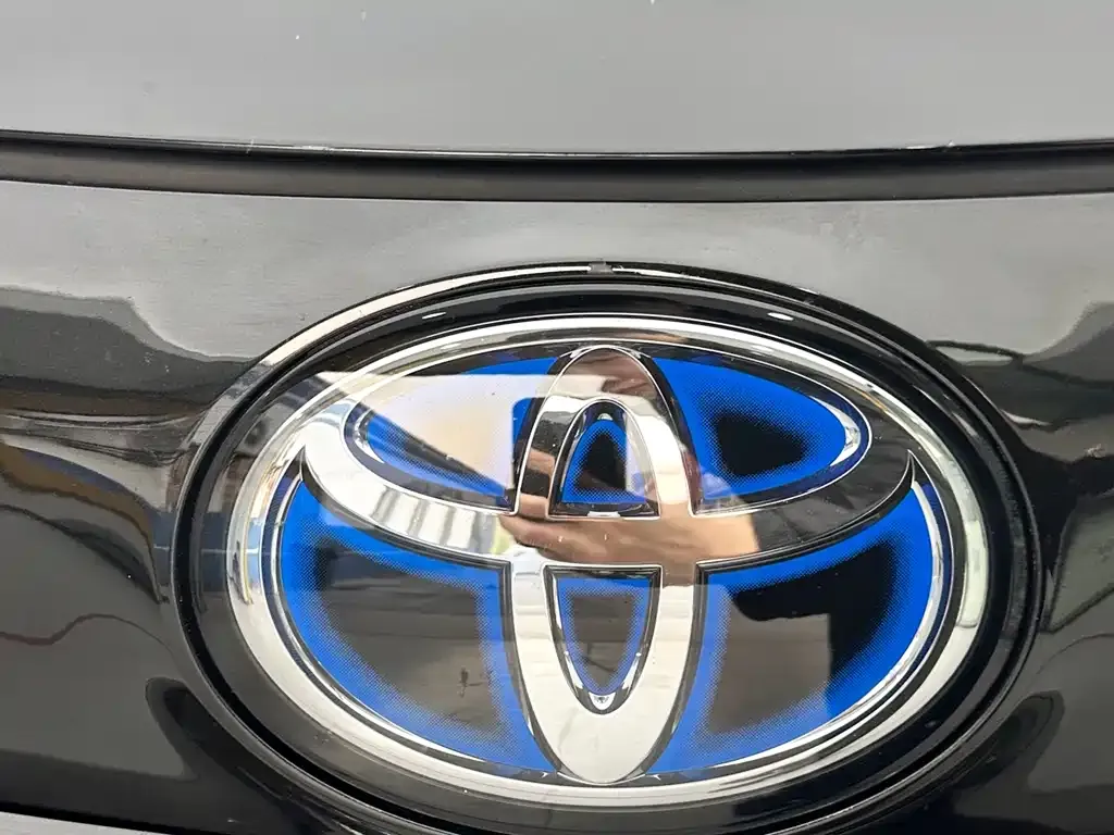 Toyota Sienna — фото 8