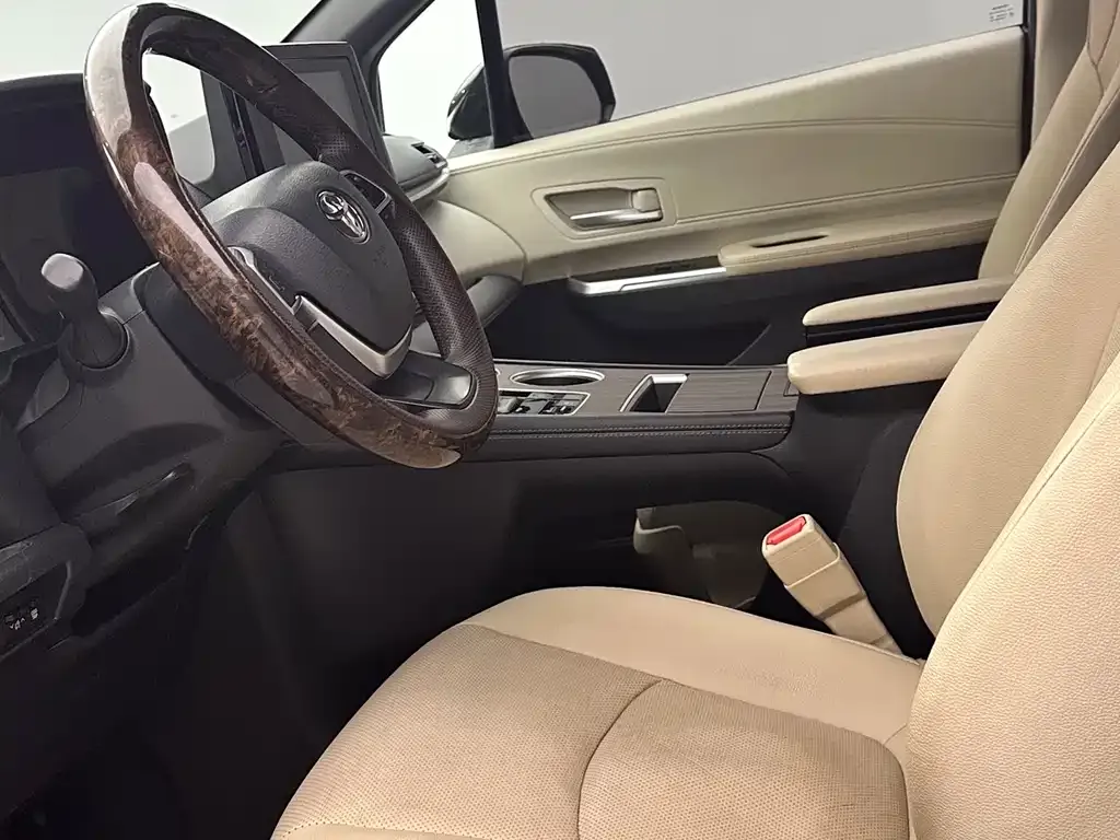 Toyota Sienna — фото 3