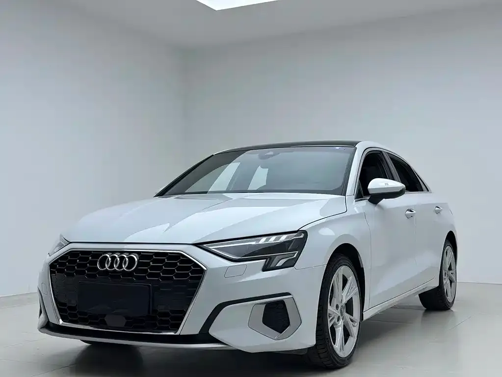 Audi A3 — фото 1