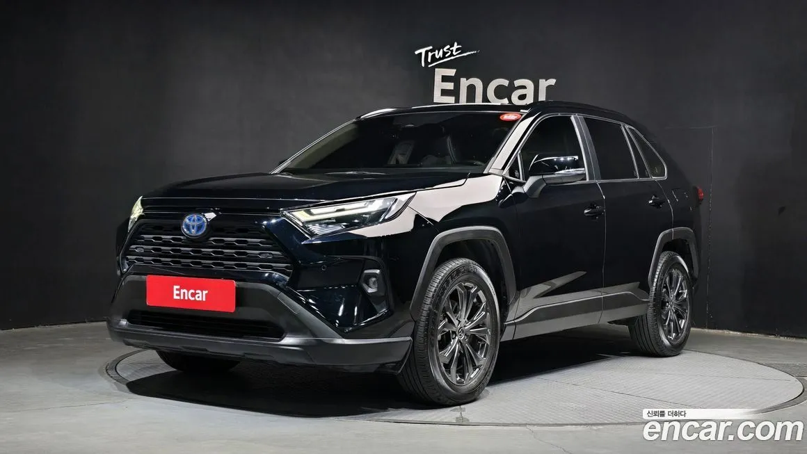 Toyota RAV4 — фото 1