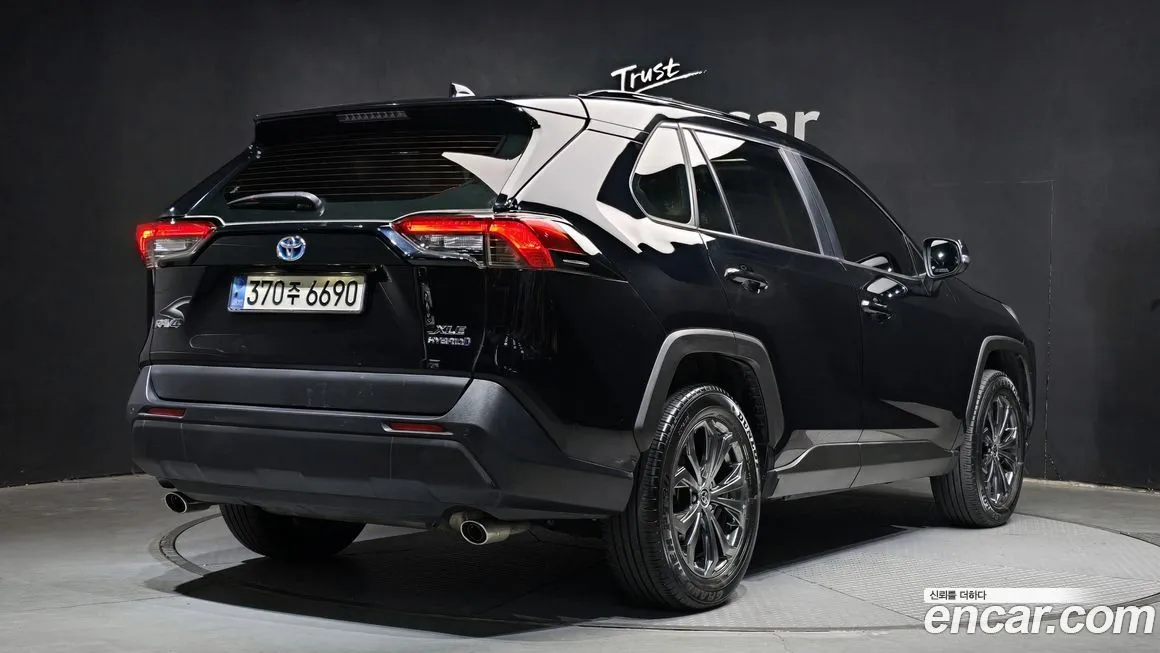 Toyota RAV4 — фото 4