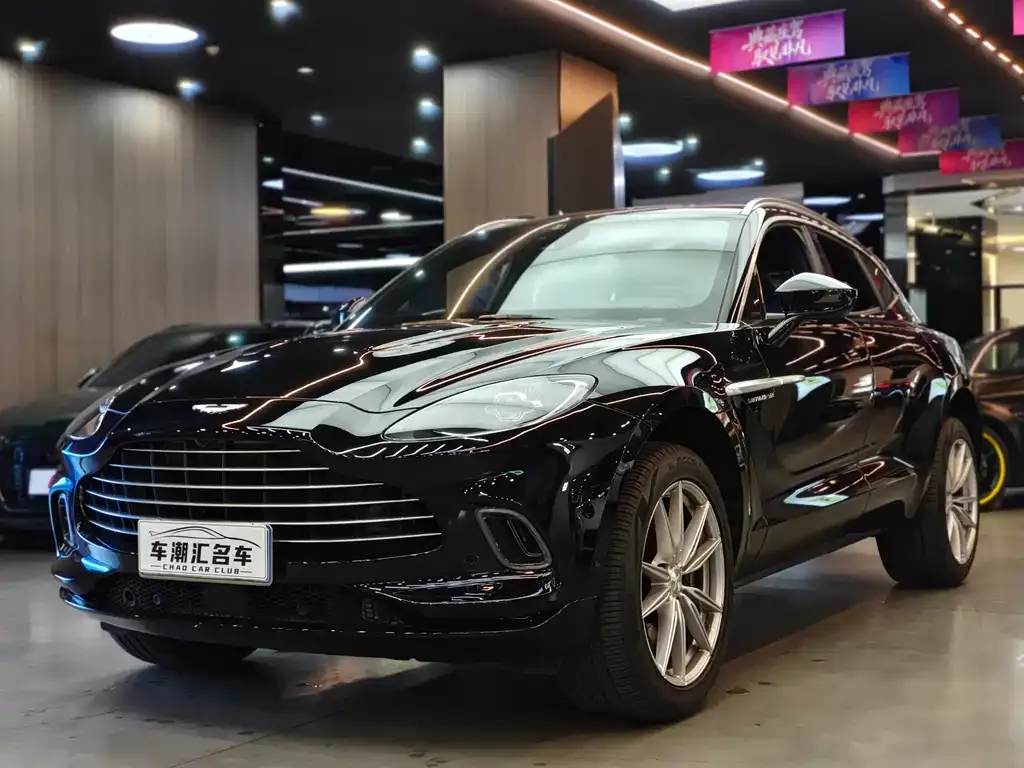 Aston Martin DBX — фото 1
