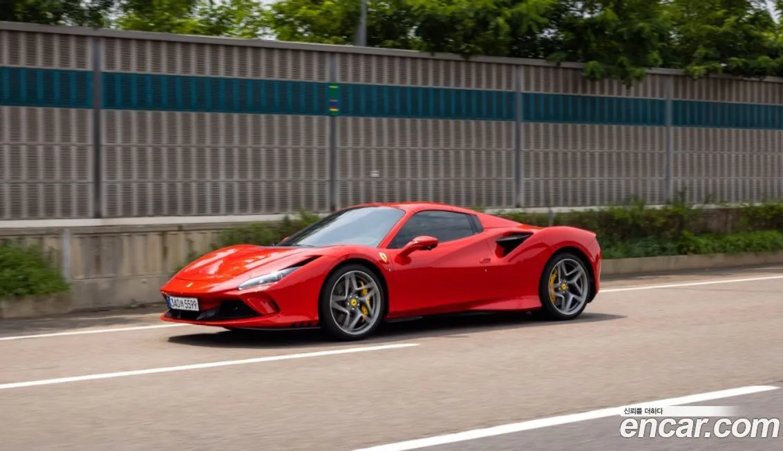 Ferrari F8 — фото 1