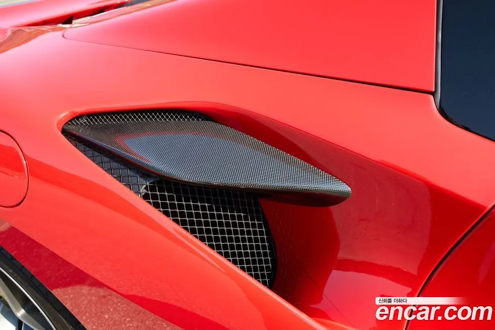 Ferrari F8 — фото 10