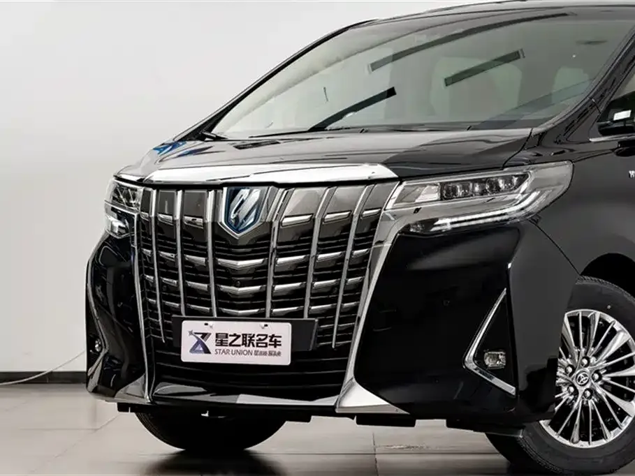 Toyota Alphard — фото 2