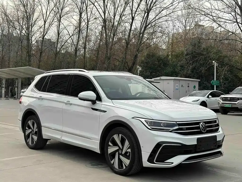 Volkswagen Tiguan L — фото 3