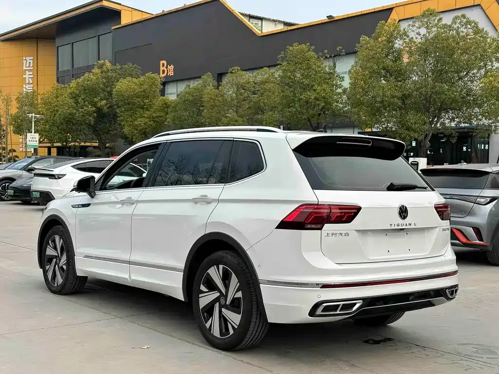 Volkswagen Tiguan L — фото 4