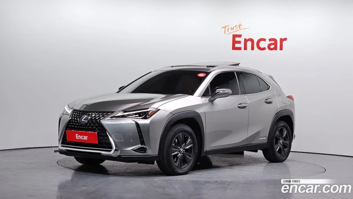Lexus UX — фото 1