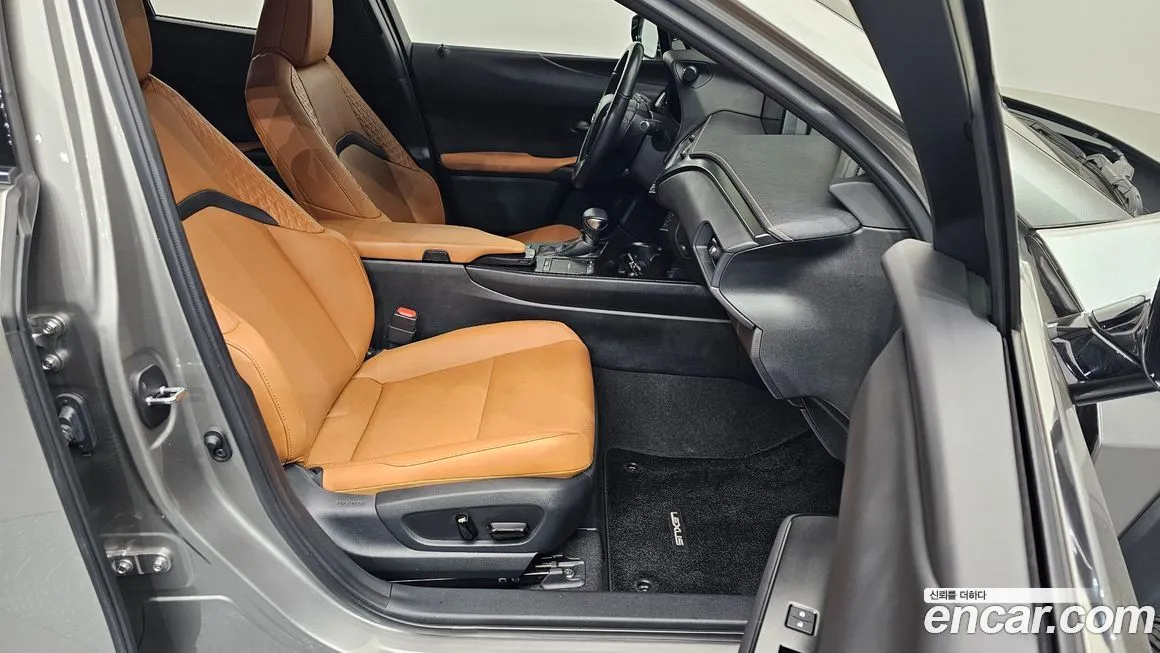 Lexus UX — фото 10