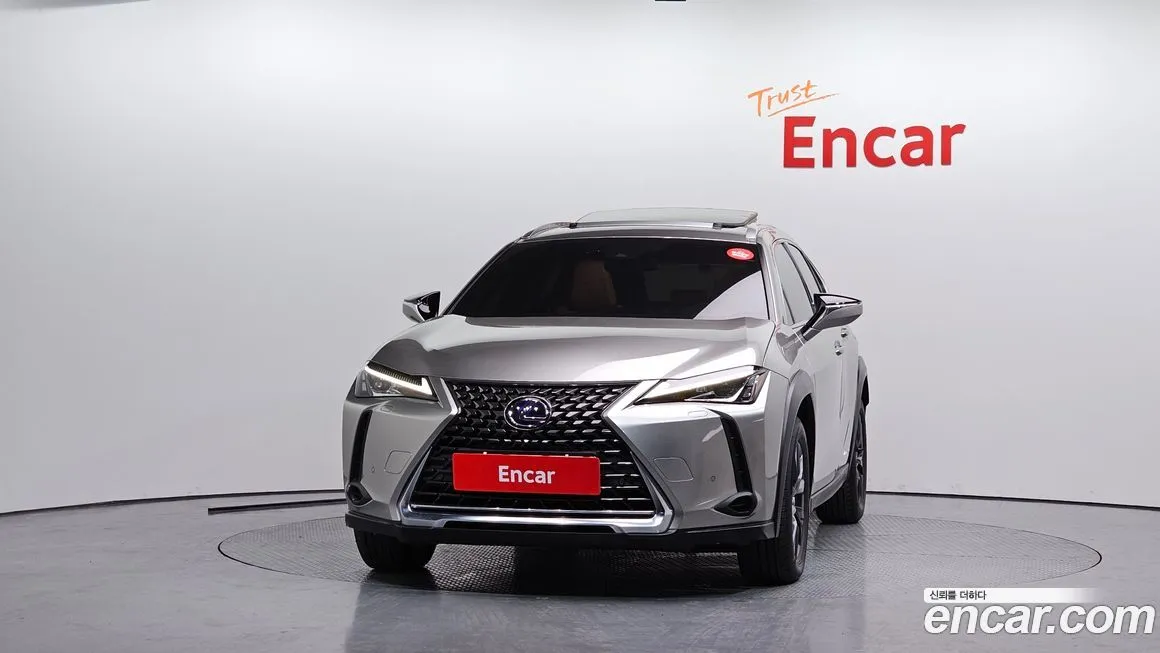 Lexus UX — фото 3