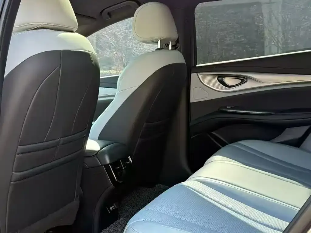 BYD Seal — фото 4